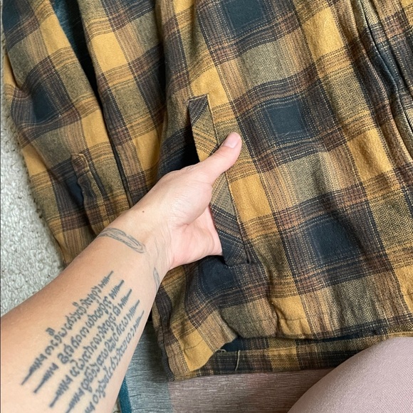 Wrangler Men's Brown and Black Plaid Shirt Jacket - Picture 7 of 10